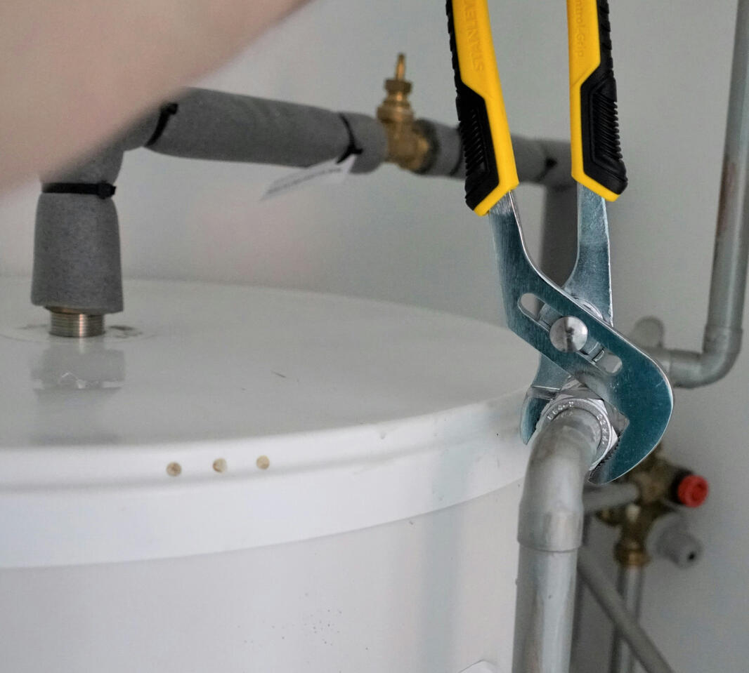 Emergency plumbing response for urgent repairs in Akron, Ohio.